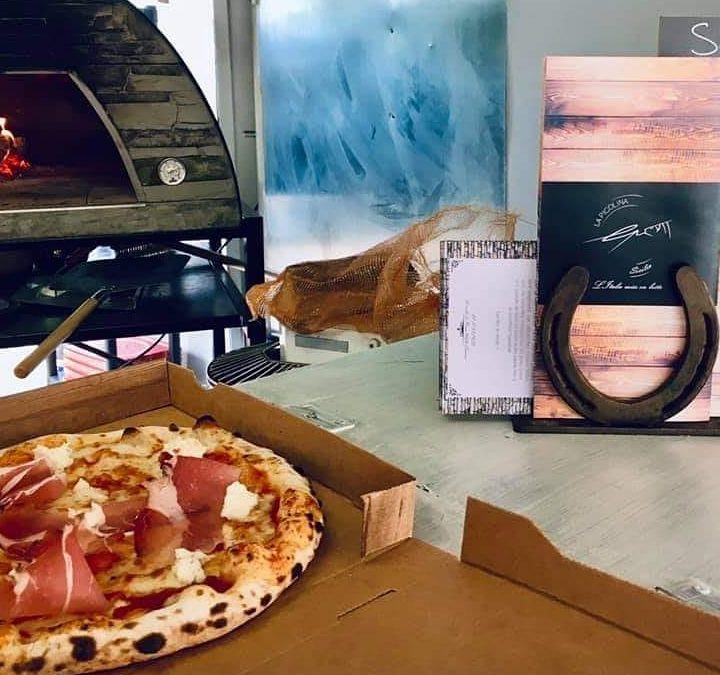 Pizzeria  Mona lizza – four à bois