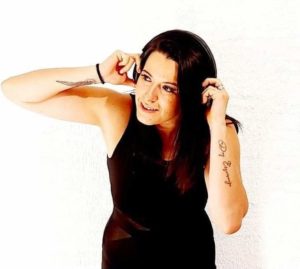 Dj Honey-B au bar de la Seiche, Sevrier