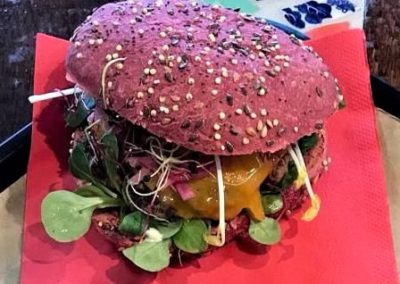 Pink Burger par Le Mont Burger. Food court La Seiche - Sevrier (lac d'Annecy)