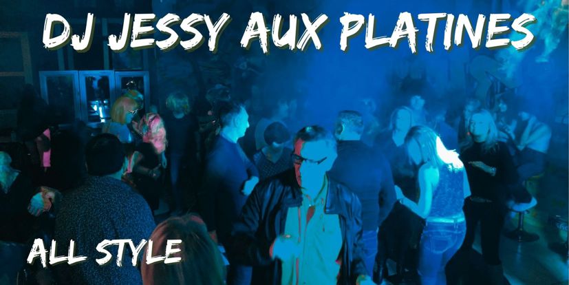 DJ Jessy aux platines. Le marché de la Seiche, Sevrier, Lac d'Annecy