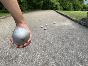 Boule de Pétanque asymétrique à trajectoire imprévisible ! En démonstration samedi 20 et dimanche 21 à La Seiche.